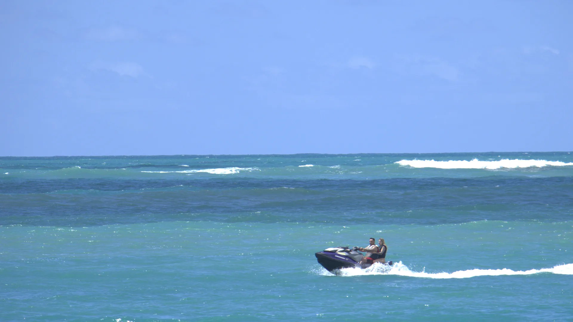 Jet ski em operação nas águas de Porto de Galinhas